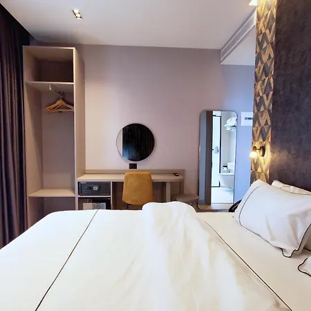 Starlight מלון טיראנה